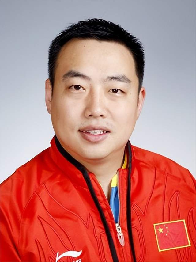 冠军教练庆功晚宴上感言激昂，表达对球员敬意