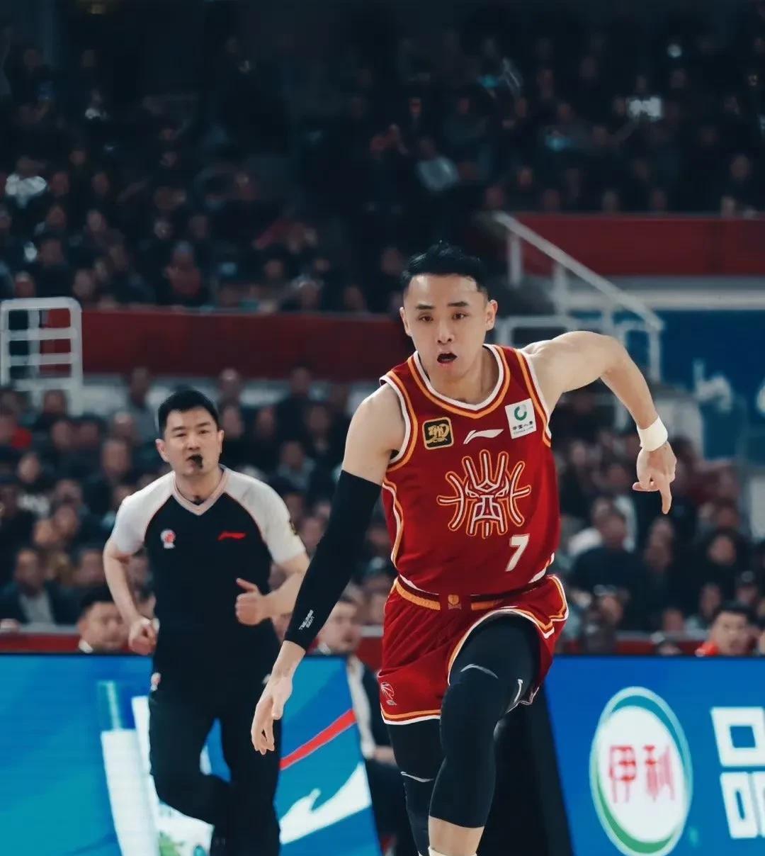 山西男篮稳定发挥，轻松战胜福建队