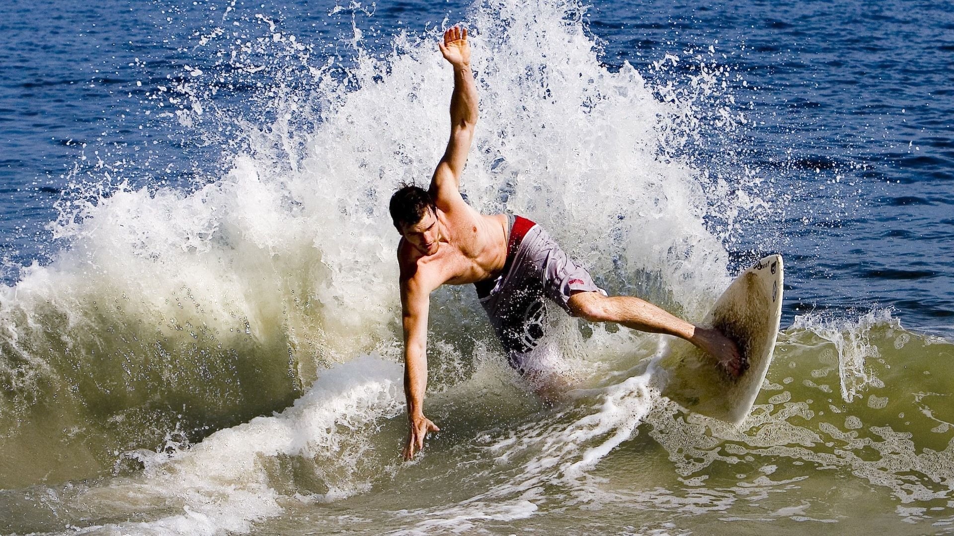 爱德华兹赛后谦逊发言登热搜,洛杉矶快船血战金州勇士引发热议的简单介绍